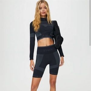 Aritzia TNA Ventura Bike Shorts M/L Jacquard Stretch Womens Black 8" Inseam
